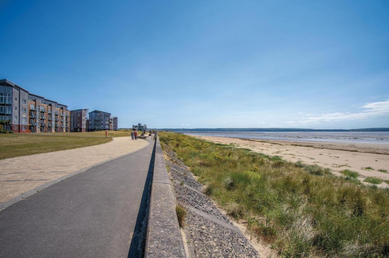 Beach View - 2 Bedroom Apartment - Llanelli Exterior foto