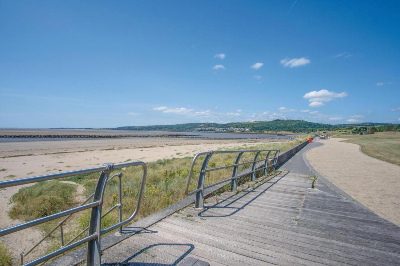 Beach View - 2 Bedroom Apartment - Llanelli Exterior foto